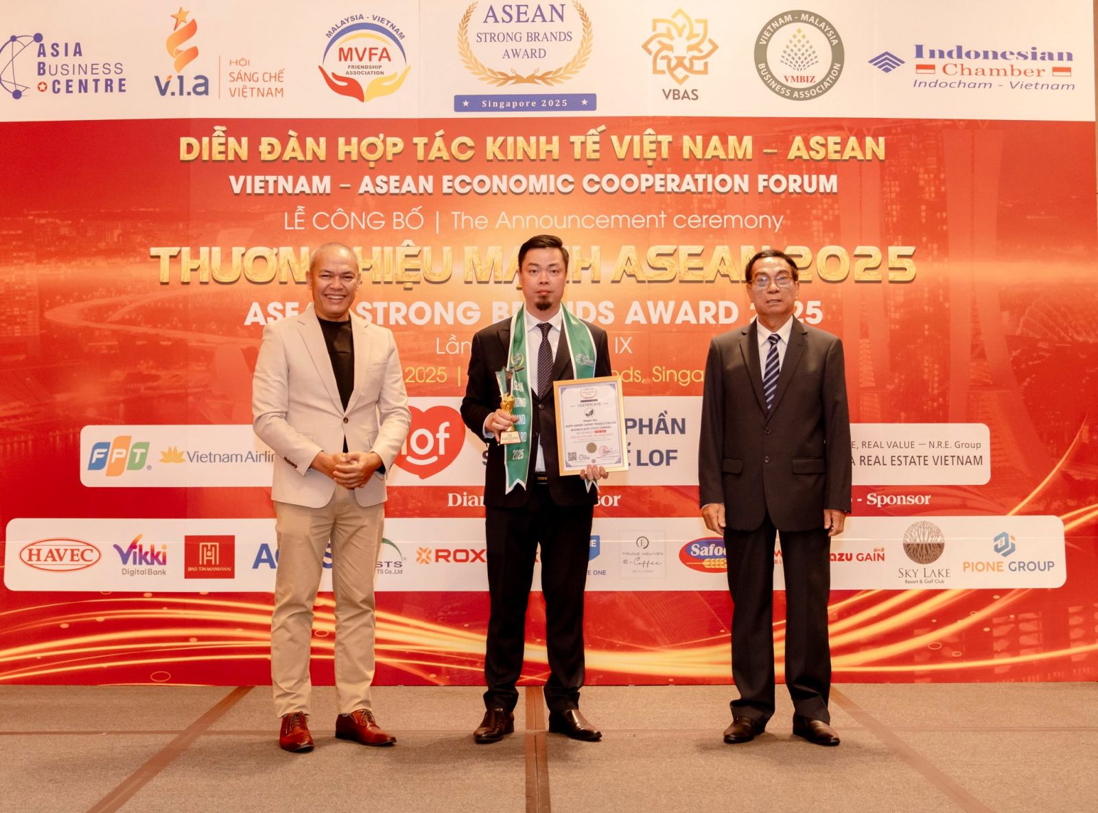 Happy Tea đạt top 100 thương hiệu Uy tín 2025